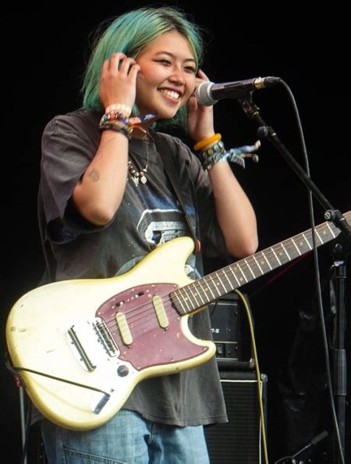 Beabadoobee Height Weight Shoe Size Body Measurements Stats