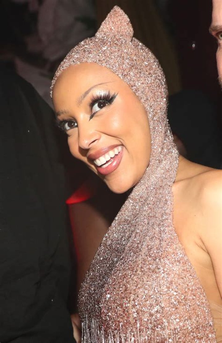 Doja Cat in Bathing Suit is Cooking With Gas — Celebwell