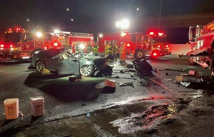 Dylan Houghton Dies in a fatal car crash.