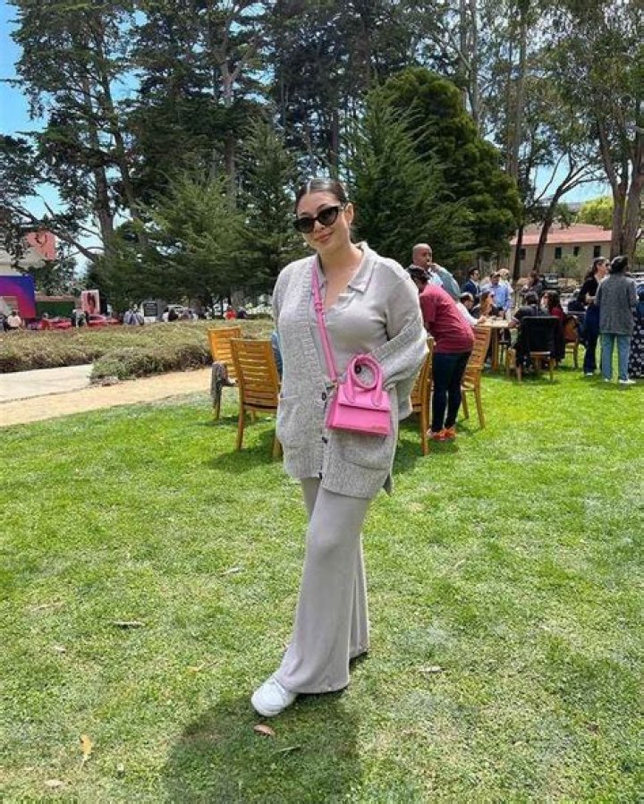 Edith Galvez იუთუბის მიმოხილვა