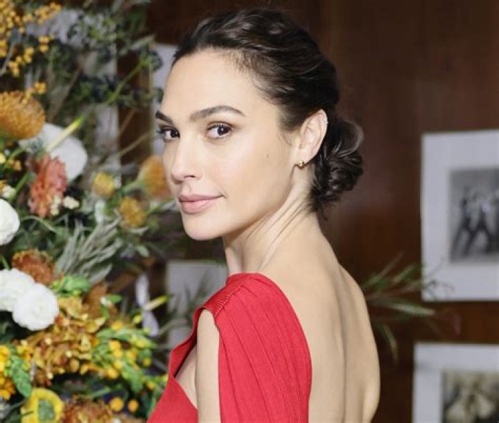Gal Gadot in Bathing Suit Has a "Happy Birthday" — Celebwell