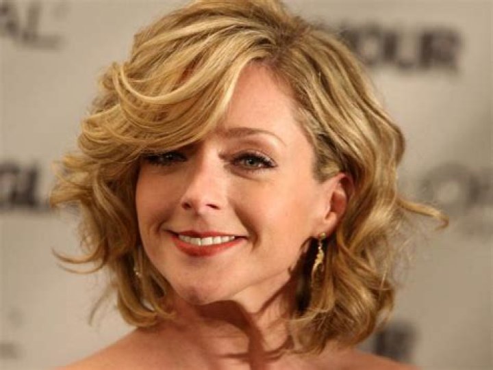
How Much Money Does Jane Krakowski Make? Latest Income Salary

