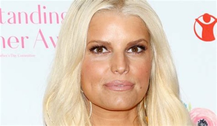 Jessica Simpson in Bathing Suit is a "Pool Yogi" — Celebwell