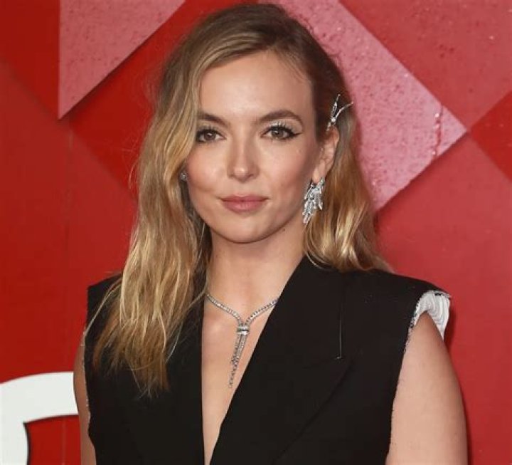 Killing Eve Star Jodie Comer Shares Swimsuit Photo “Out of this World” — Celebwell