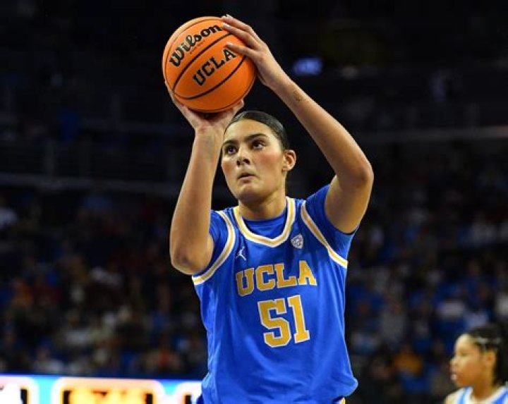 Lauren Betts Shows Off Fit Figure From the Caymans