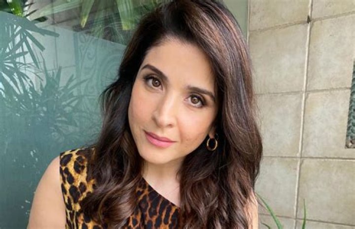 Maheep Kapoor in Bathing Suit Says “I Love Dubai” — Celebwell