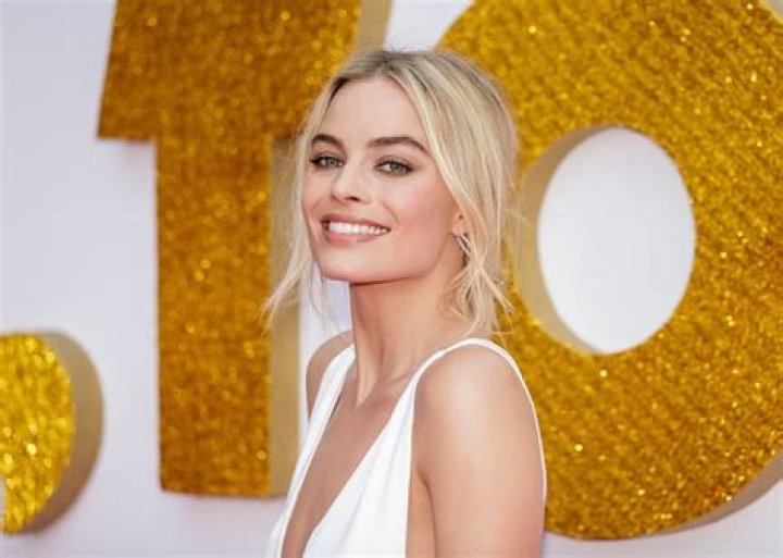 Margot Robbie – Height, Weight, Bra Size, Measurements & Bio