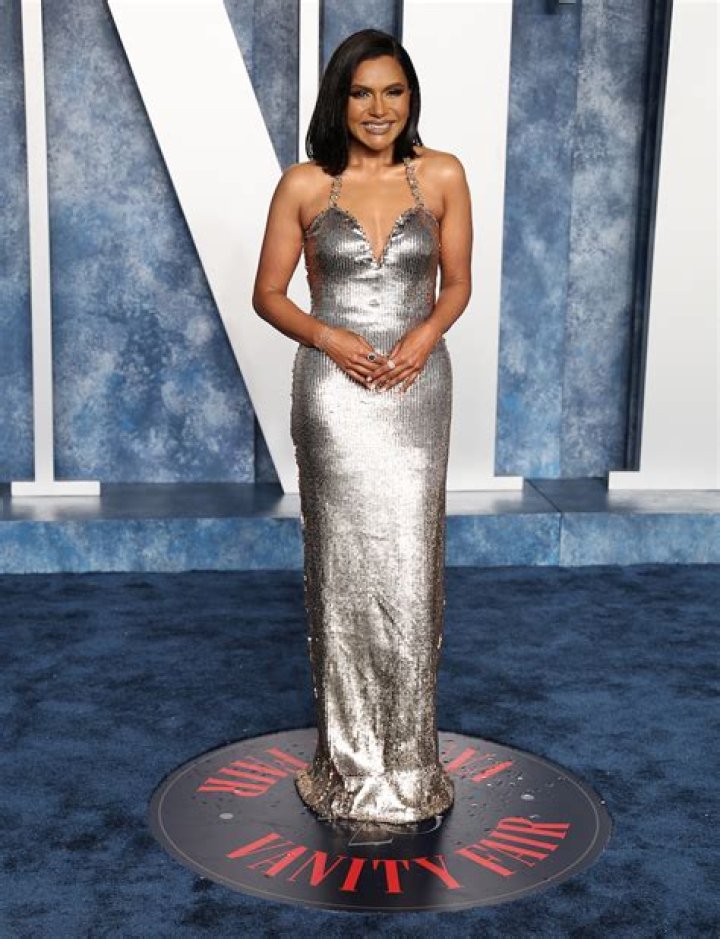 Mindy Kaling in Bathing Suit is "So Pretty" — Celebwell