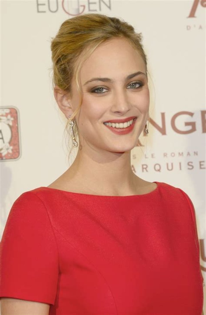 Nora Arnezeder Wiki, Boyfriend, Age, Family & Height