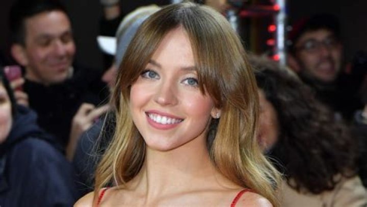 Sydney Sweeney in Bathing Suit Wears "Lipstick by Yours Truly"  — Celebwell