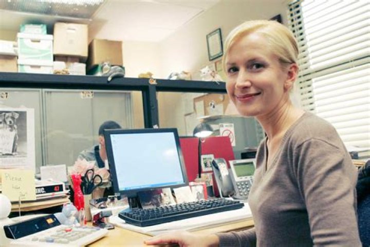 The Office Star Angela Kinsey in Workout Gear Says "That's a Lot of Sass"