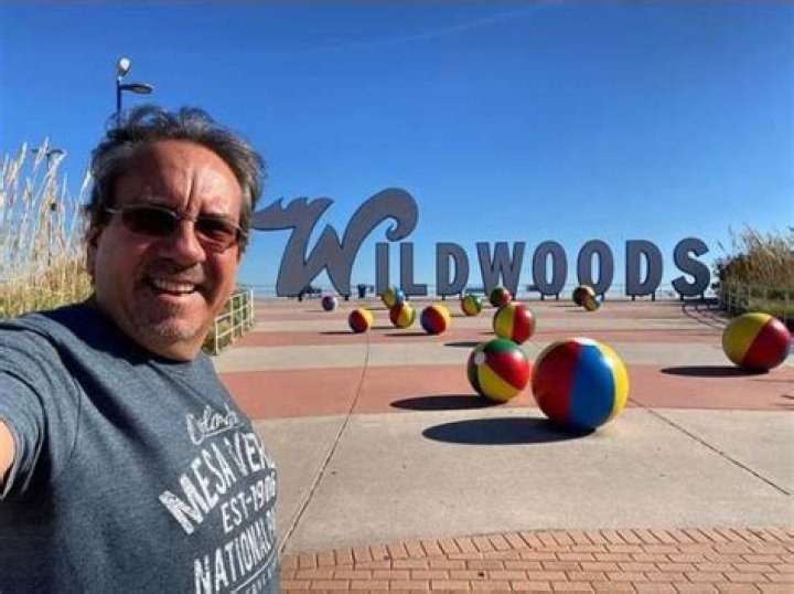 Traveling Robert Net Worth & Earnings (2024)