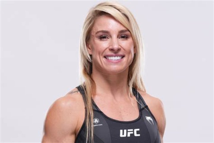 UFC's Hannah Goldy in Bathing Suit Enjoys the "ViBezzzzzz" — Celebwell