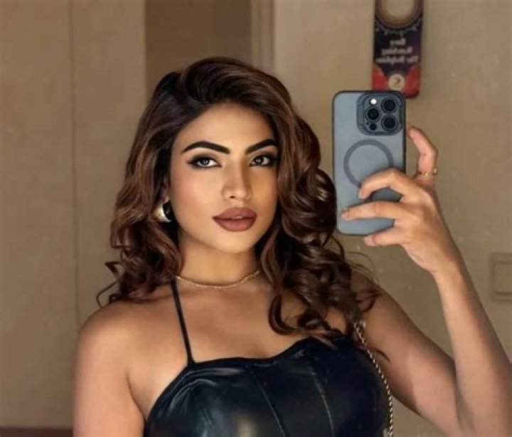 Urvi Shetty Age, Biography, Family, Net Worth, Height & More