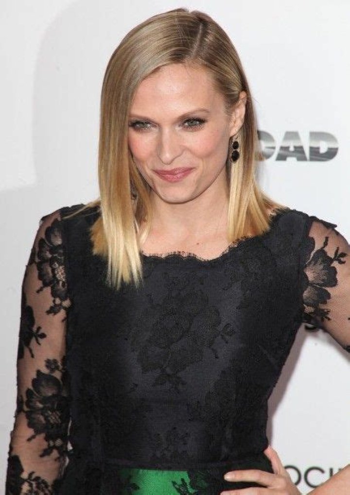 Vinessa Shaw Bra Size, Age, Weight, Height, Measurements
