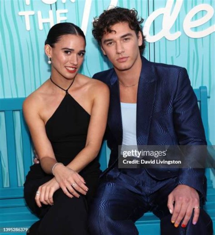 Who is Emma Pasarow? Age, Boyfriend, Net Worth, Height, Parents & Wiki